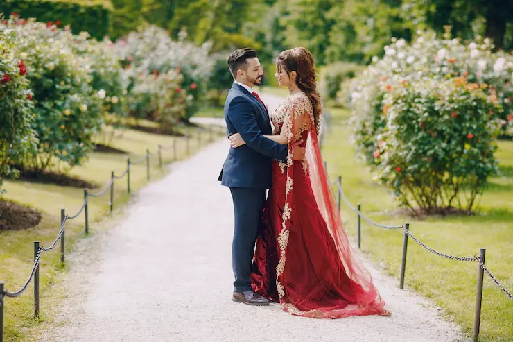 Pre Wedding Shoot Dresses For Couples in India - Lehengas and Sarees