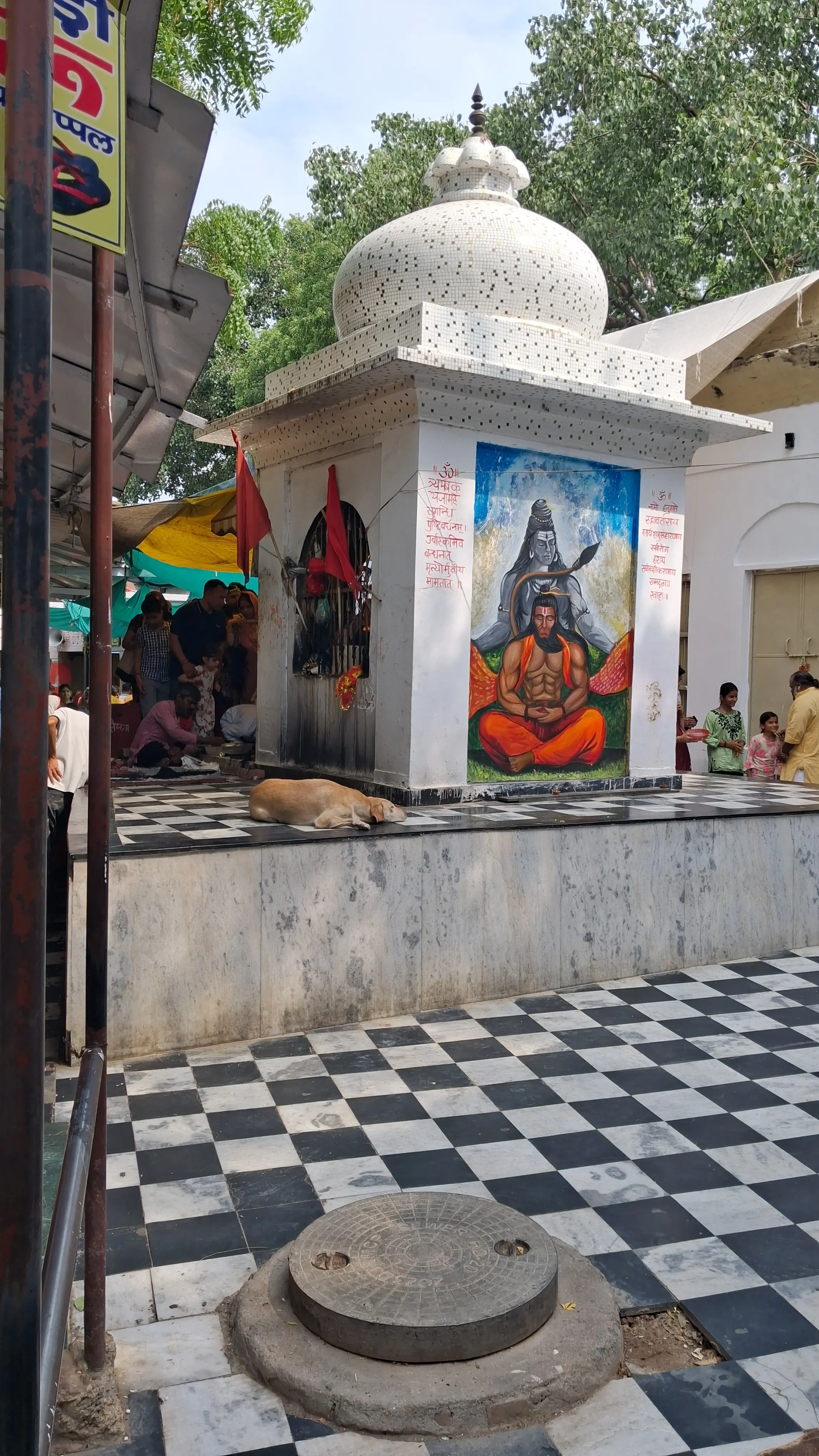 Devotees at Kalkaji Mandir Delhi